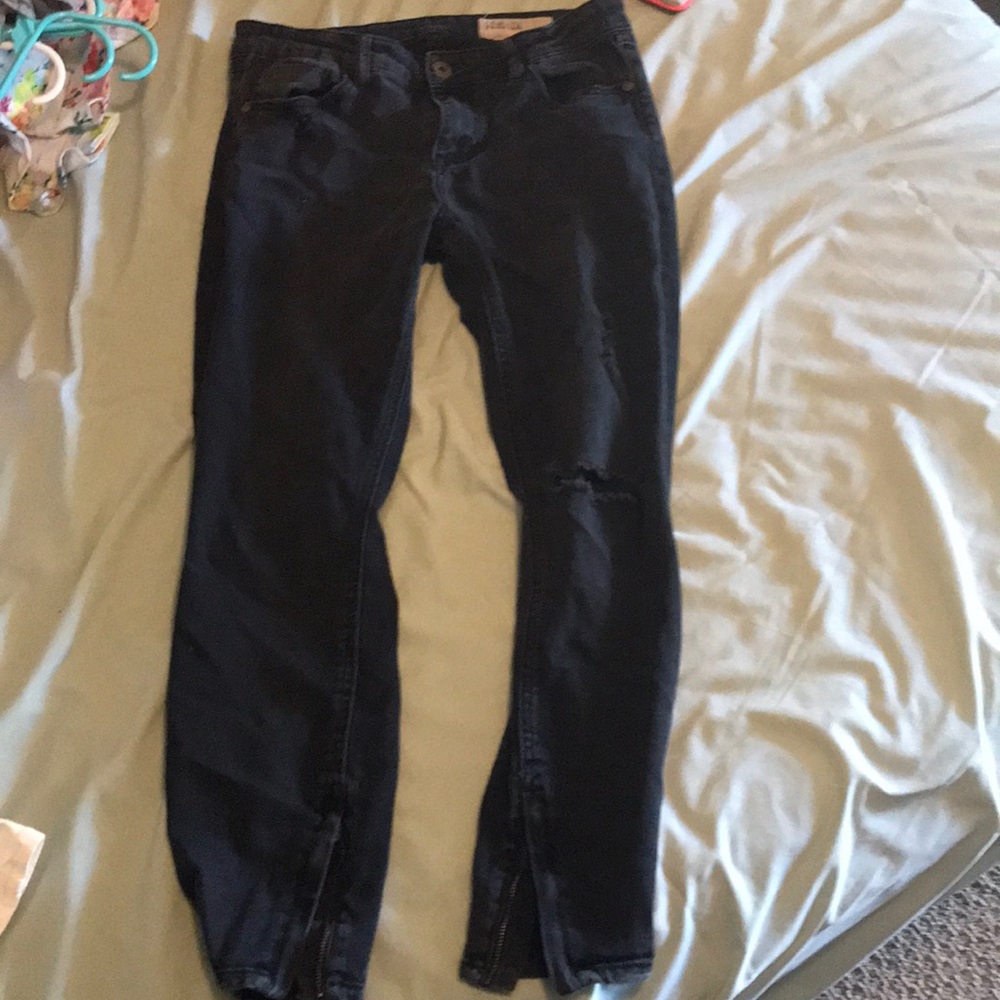 Distressed grey/black jeans